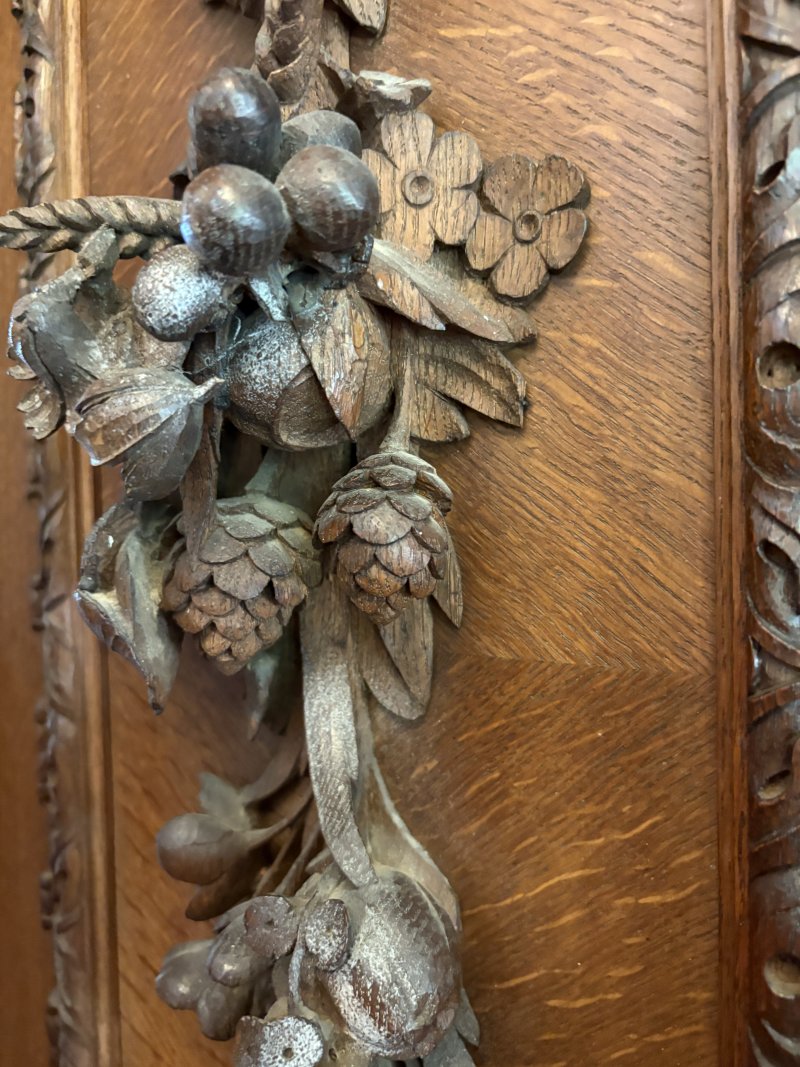 Monumental Antique Victorian Exhibition Quality Carved Oak Sideboard By Maple and Co. - Image 17